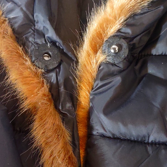 Dennis by Dennis Basso black quilted puffer jacket with faux fur trim EUC - Picture 6 of 16